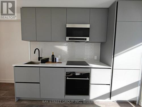 2702 - 127 Broadway Avenue, Toronto, ON - Indoor Photo Showing Kitchen