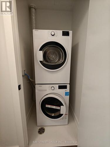 2702 - 127 Broadway Avenue, Toronto, ON - Indoor Photo Showing Laundry Room