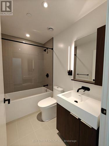 2702 - 127 Broadway Avenue, Toronto, ON - Indoor Photo Showing Bathroom