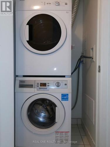 511 - 1080 Bay Street, Toronto, ON - Indoor Photo Showing Laundry Room