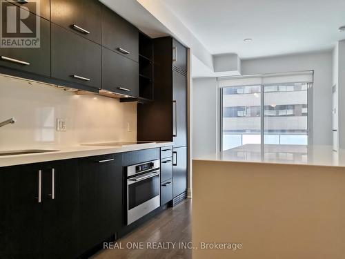 511 - 1080 Bay Street, Toronto, ON - Indoor Photo Showing Kitchen