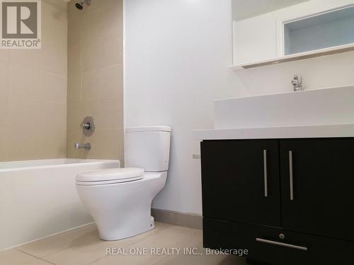 511 - 1080 Bay Street, Toronto, ON - Indoor Photo Showing Bathroom