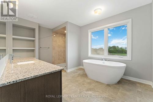 667 Fenwick Way E, Ottawa, ON - Indoor Photo Showing Bathroom