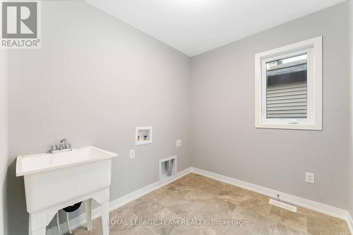 667 Fenwick Way E, Ottawa, ON - Indoor Photo Showing Other Room