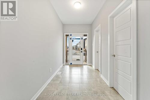 667 Fenwick Way E, Ottawa, ON - Indoor Photo Showing Other Room