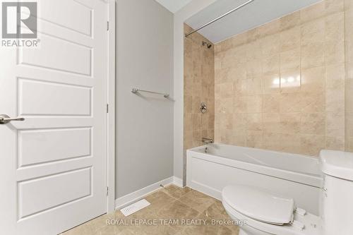 667 Fenwick Way E, Ottawa, ON - Indoor Photo Showing Bathroom