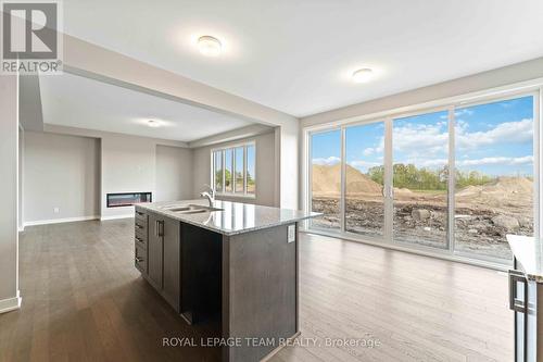 667 Fenwick Way E, Ottawa, ON - Indoor Photo Showing Kitchen With Double Sink