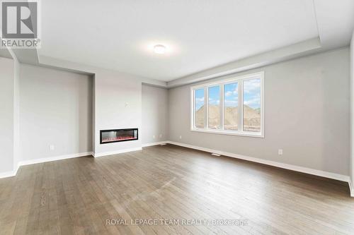 667 Fenwick Way E, Ottawa, ON - Indoor With Fireplace