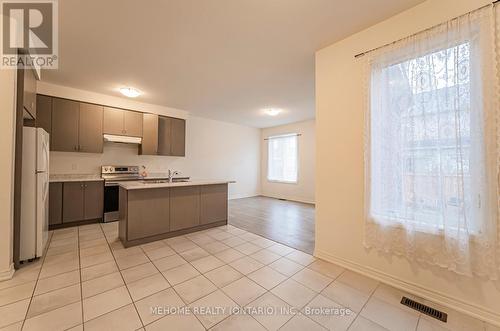 1523 Carr Landing, Milton, ON - Indoor Photo Showing Kitchen