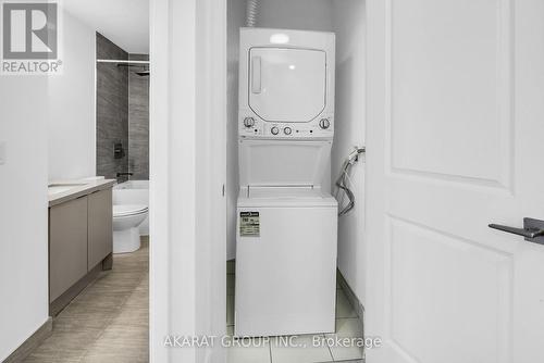 1202 - 297 Oak Walk Drive, Oakville, ON - Indoor Photo Showing Laundry Room