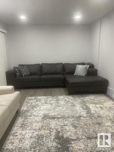 2758 105 St Nw Nw, Edmonton, AB - Indoor Photo Showing Living Room