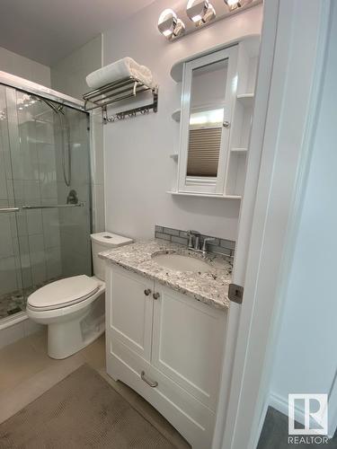 2758 105 St Nw Nw, Edmonton, AB - Indoor Photo Showing Bathroom