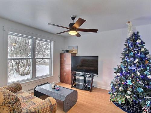 Living room - 16 Route 397 N., Barraute, QC - Indoor Photo Showing Living Room