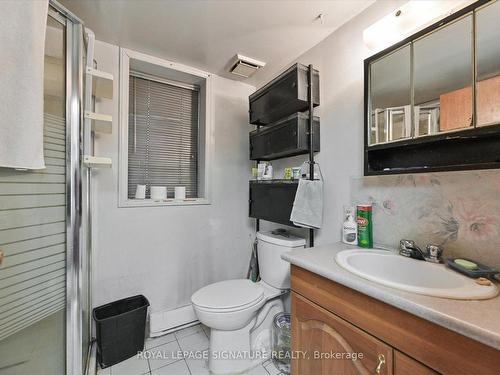 1357/59 Davenport Rd, Toronto, ON - Indoor Photo Showing Bathroom