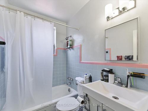 1357/59 Davenport Rd, Toronto, ON - Indoor Photo Showing Bathroom