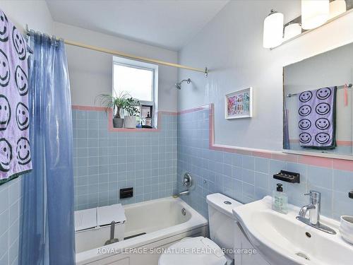 1357/59 Davenport Rd, Toronto, ON - Indoor Photo Showing Bathroom