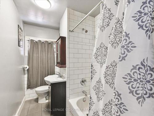 1357/59 Davenport Rd, Toronto, ON - Indoor Photo Showing Bathroom