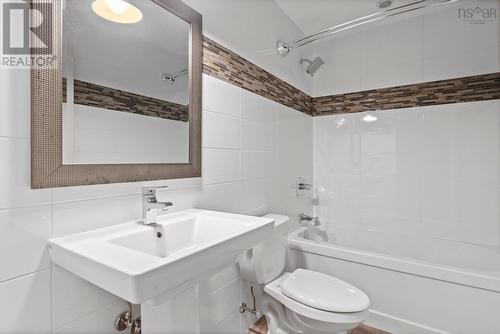 986 Ritchie Drive, Halifax, NS - Indoor Photo Showing Bathroom