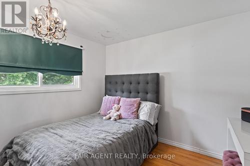 28 Archer Crescent, London, ON - Indoor Photo Showing Bedroom