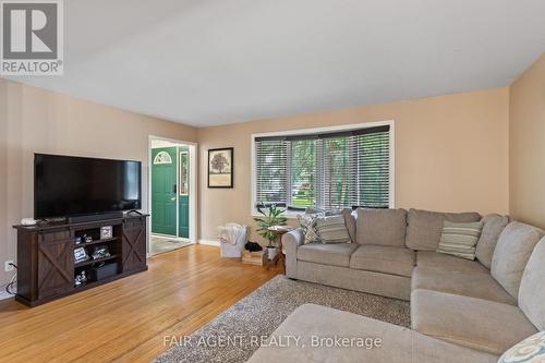 28 Archer Crescent, London, ON - Indoor Photo Showing Living Room