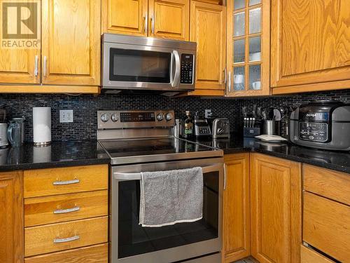 1416 Mardale Drive Ne, Calgary, AB - Indoor Photo Showing Kitchen