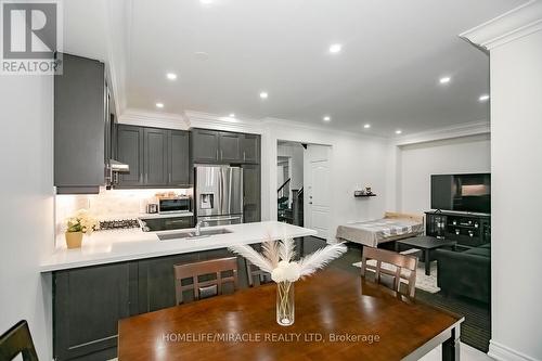 31 Saint Dennis Road, Brampton, ON - Indoor Photo Showing Kitchen With Upgraded Kitchen