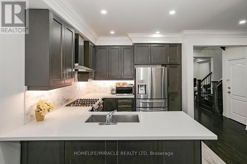 31 Saint Dennis Road, Brampton, ON - Indoor Photo Showing Kitchen With Upgraded Kitchen