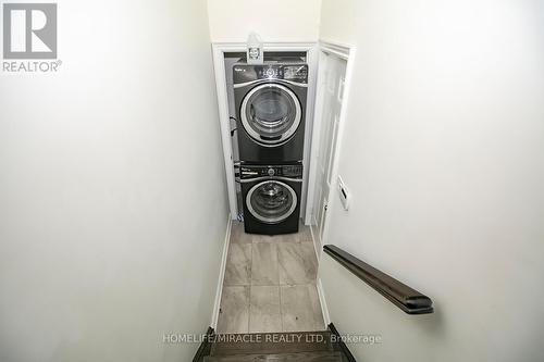 31 Saint Dennis Road, Brampton, ON - Indoor Photo Showing Laundry Room