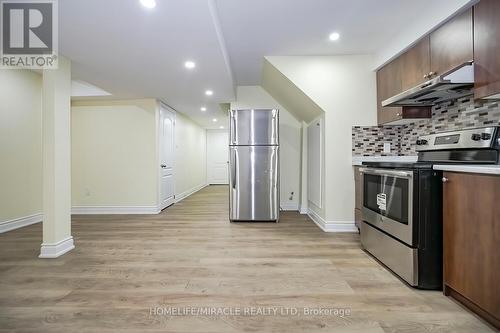 31 Saint Dennis Road, Brampton, ON - Indoor Photo Showing Kitchen