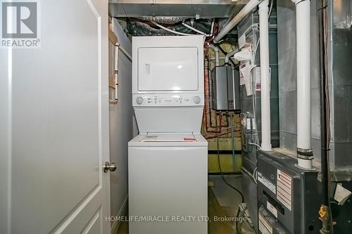 31 Saint Dennis Road, Brampton, ON - Indoor Photo Showing Laundry Room