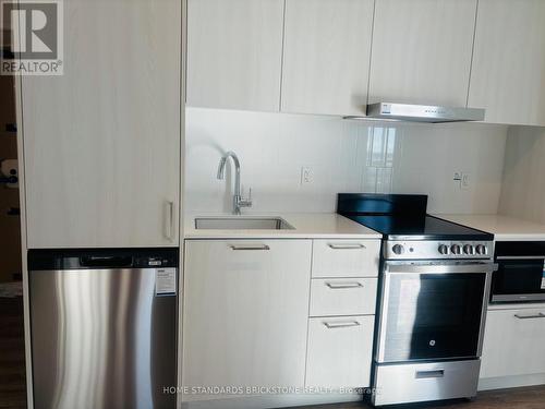 1506 - 195 Commerce Street, Vaughan, ON - Indoor Photo Showing Kitchen With Upgraded Kitchen