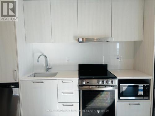 1506 - 195 Commerce Street, Vaughan, ON - Indoor Photo Showing Kitchen