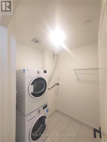 341 - 2485 Taunton Road, Oakville, ON - Indoor Photo Showing Laundry Room