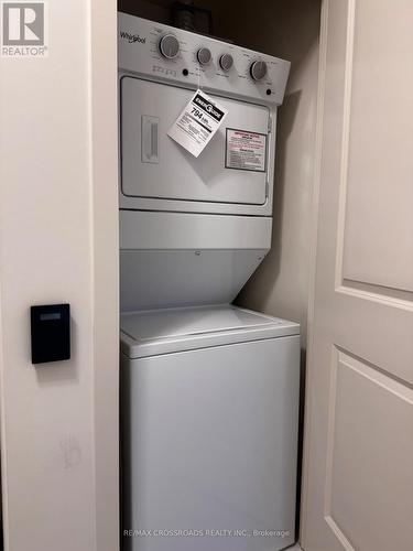 1907 - 4955 Yonge Street, Toronto, ON - Indoor Photo Showing Laundry Room