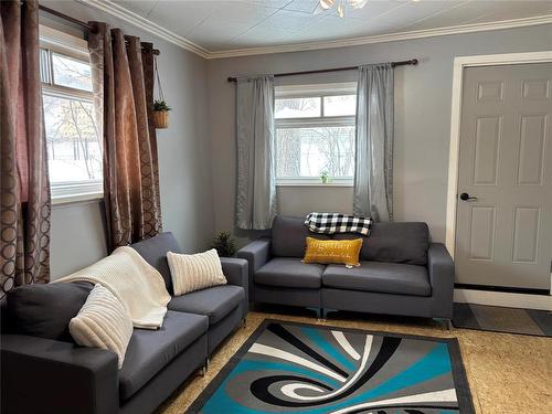 1203 Assiniboine Avenue, Brandon, MB - Indoor Photo Showing Living Room