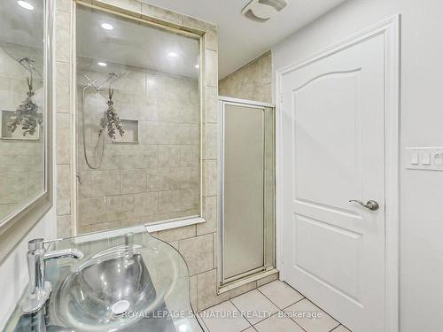 763 Tate Ave, Hamilton, ON - Indoor Photo Showing Bathroom