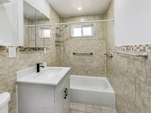 763 Tate Ave, Hamilton, ON - Indoor Photo Showing Bathroom