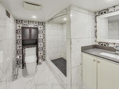 763 Tate Ave, Hamilton, ON - Indoor Photo Showing Bathroom