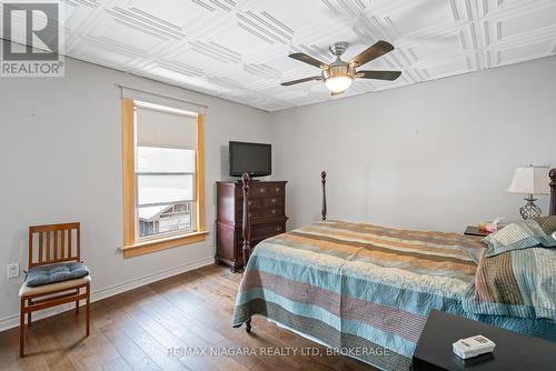 4371 Bampfield Street, Niagara Falls (210 - Downtown), ON - Indoor Photo Showing Bedroom