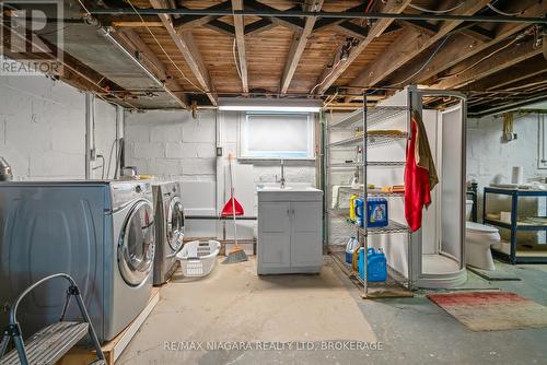 4371 Bampfield Street, Niagara Falls (210 - Downtown), ON - Indoor Photo Showing Laundry Room