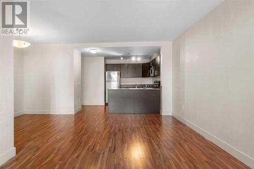 319, 955 Mcpherson Road Ne, Calgary, AB - Indoor Photo Showing Kitchen