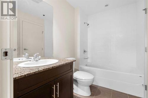 319, 955 Mcpherson Road Ne, Calgary, AB - Indoor Photo Showing Bathroom