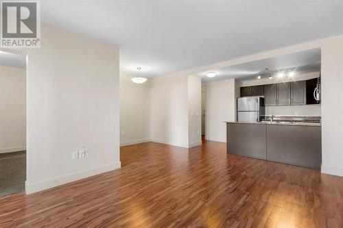 319, 955 Mcpherson Road Ne, Calgary, AB - Indoor Photo Showing Kitchen