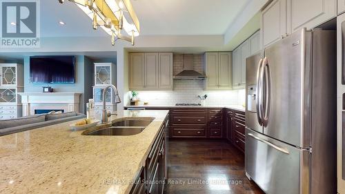 19 Collship Lane, Collingwood, ON - Indoor Photo Showing Kitchen With Stainless Steel Kitchen With Double Sink With Upgraded Kitchen