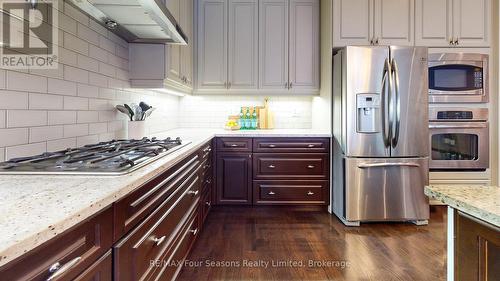 19 Collship Lane, Collingwood, ON - Indoor Photo Showing Kitchen With Stainless Steel Kitchen With Upgraded Kitchen