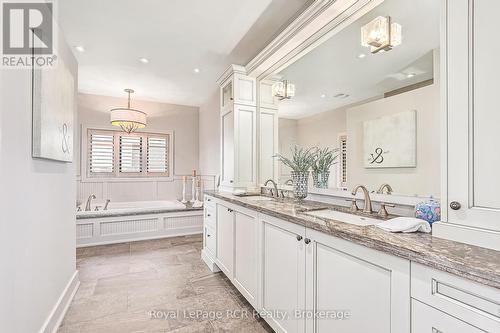 4 Meadowlark Way, Clearview, ON - Indoor Photo Showing Bathroom