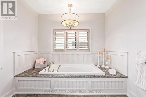 4 Meadowlark Way, Clearview, ON - Indoor Photo Showing Bathroom