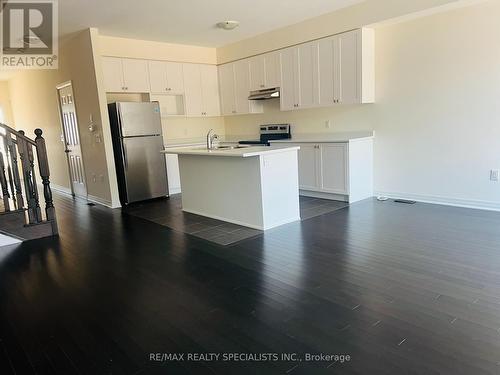 30 Brixham Lane, Brampton, ON - Indoor Photo Showing Kitchen