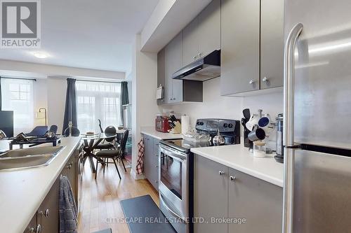 7 Granville Crescent, Haldimand, ON - Indoor Photo Showing Kitchen With Double Sink