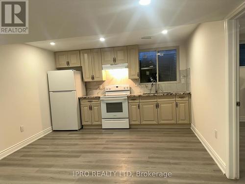 11 Pine Landing Trail, Brampton, ON - Indoor Photo Showing Kitchen